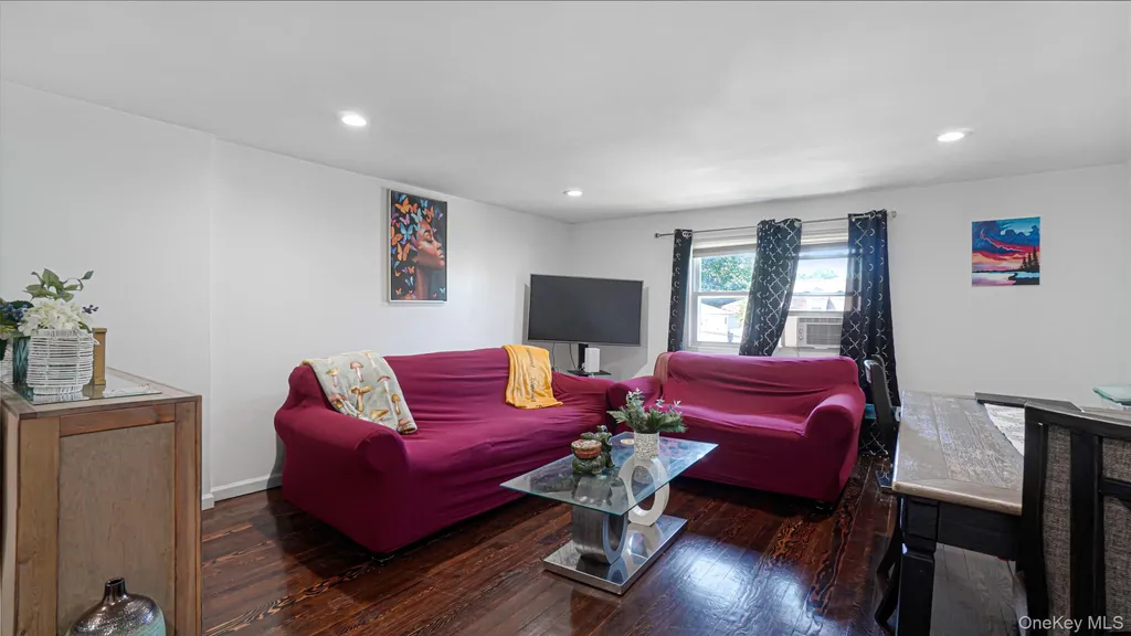 143 S Montgomery Street Valley Stream NY 11580