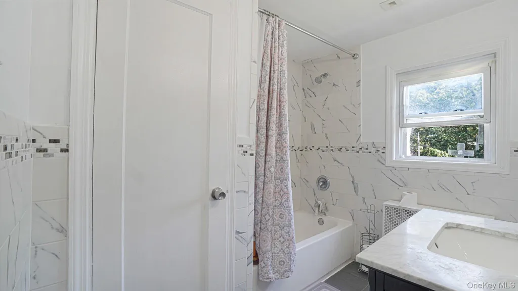 143 S Montgomery Street Valley Stream NY 11580