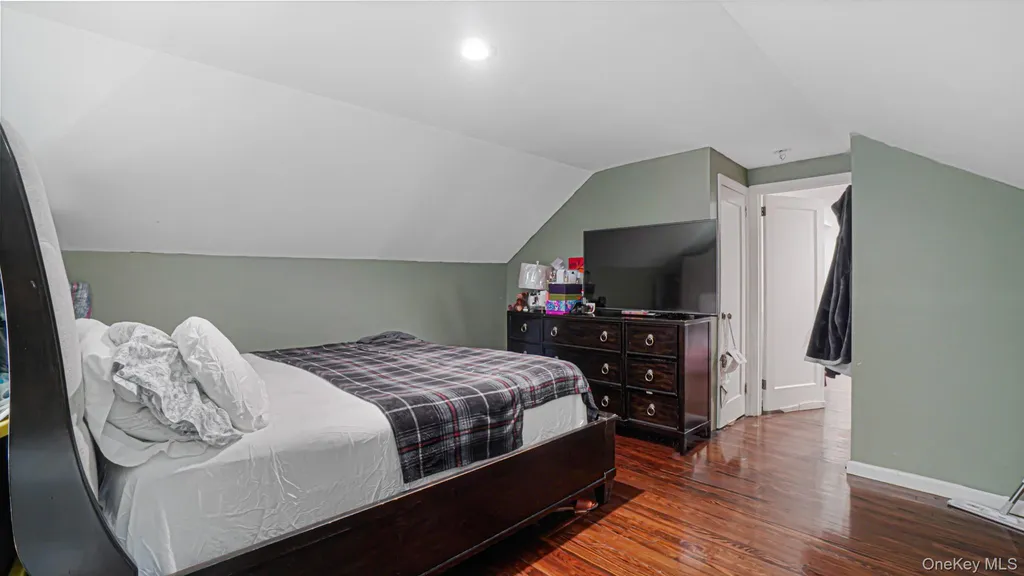 143 S Montgomery Street Valley Stream NY 11580