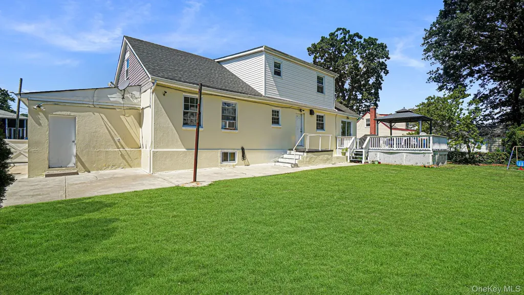 143 S Montgomery Street Valley Stream NY 11580