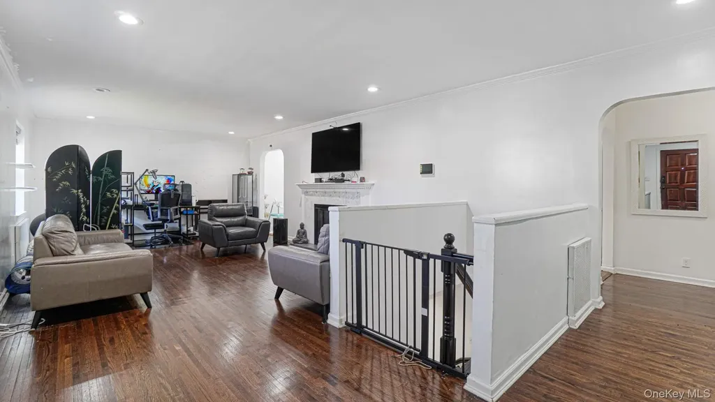 143 S Montgomery Street Valley Stream NY 11580
