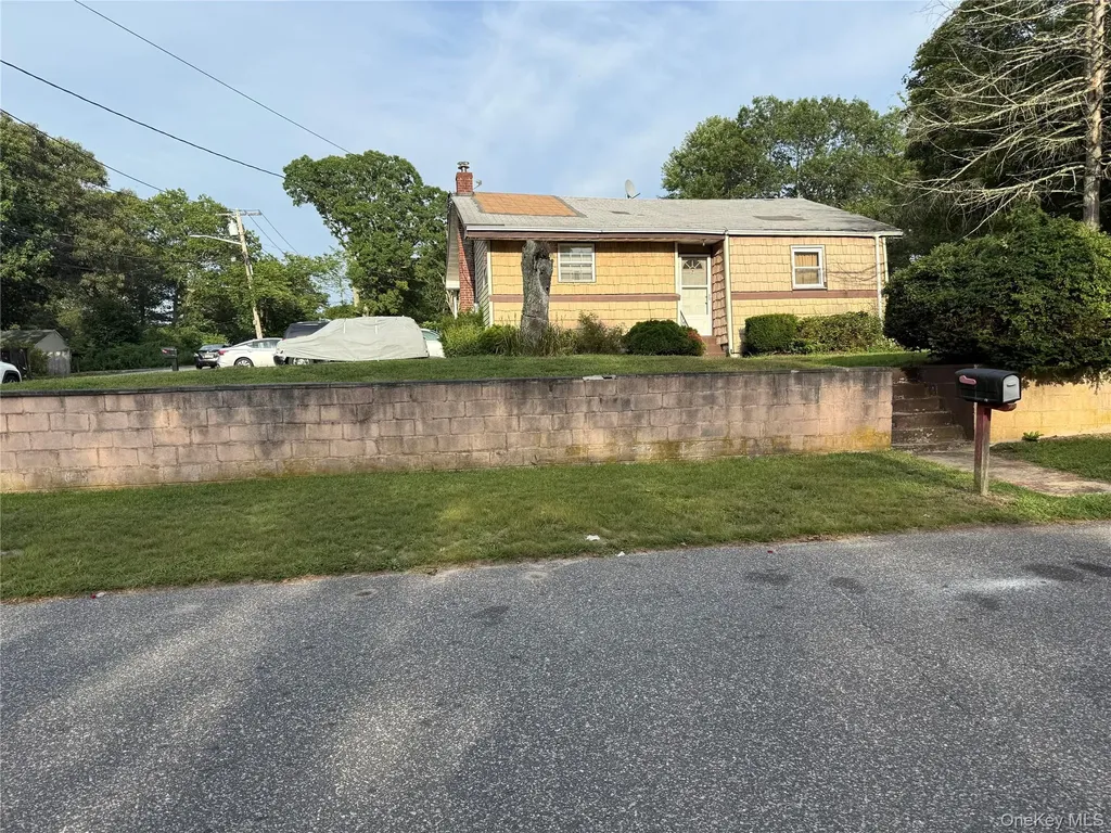 7 Margaret Drive Coram NY 11727