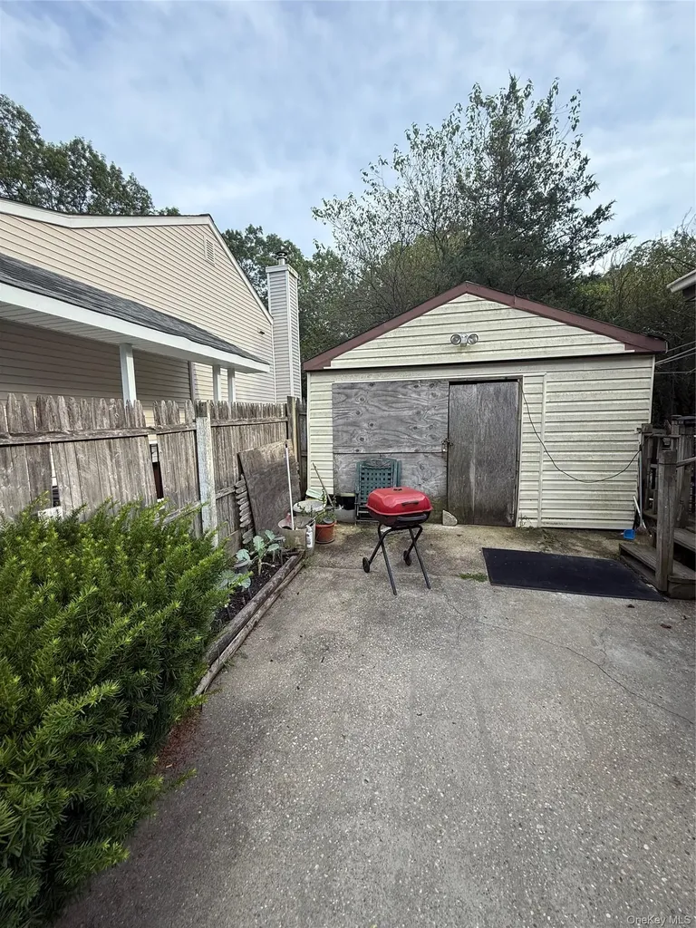 7 Margaret Drive Coram NY 11727