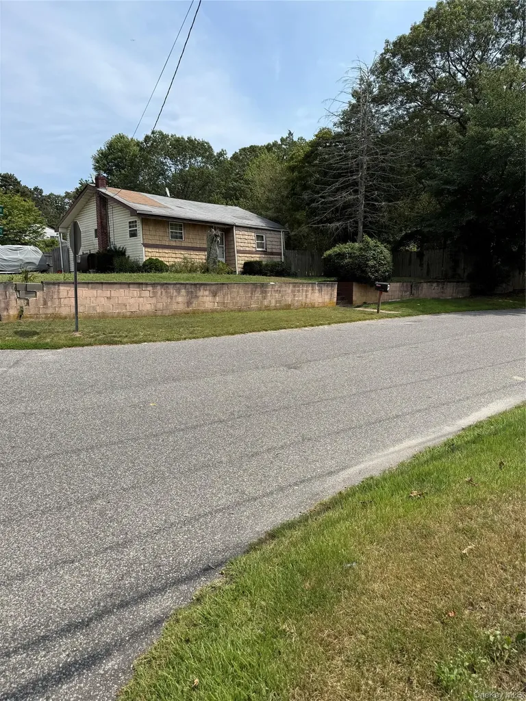 7 Margaret Drive Coram NY 11727