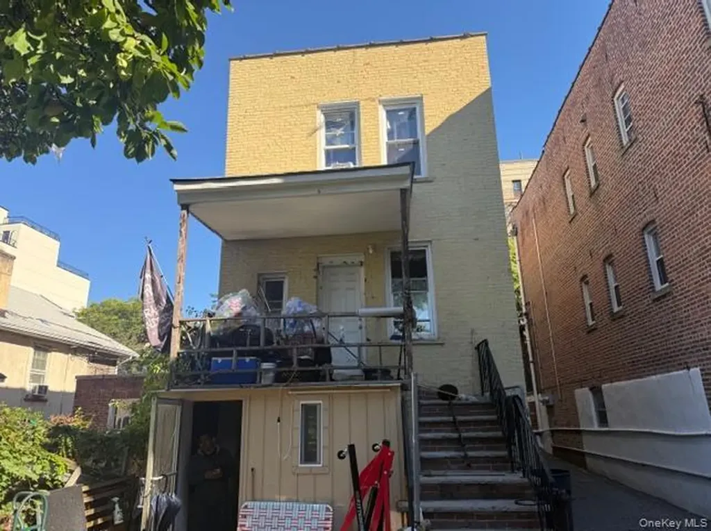646 E 230th Street Bronx NY 10466