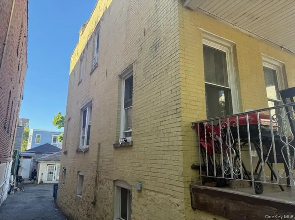 646 E 230th Street Bronx NY 10466