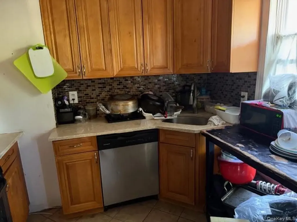 646 E 230th Street Bronx NY 10466