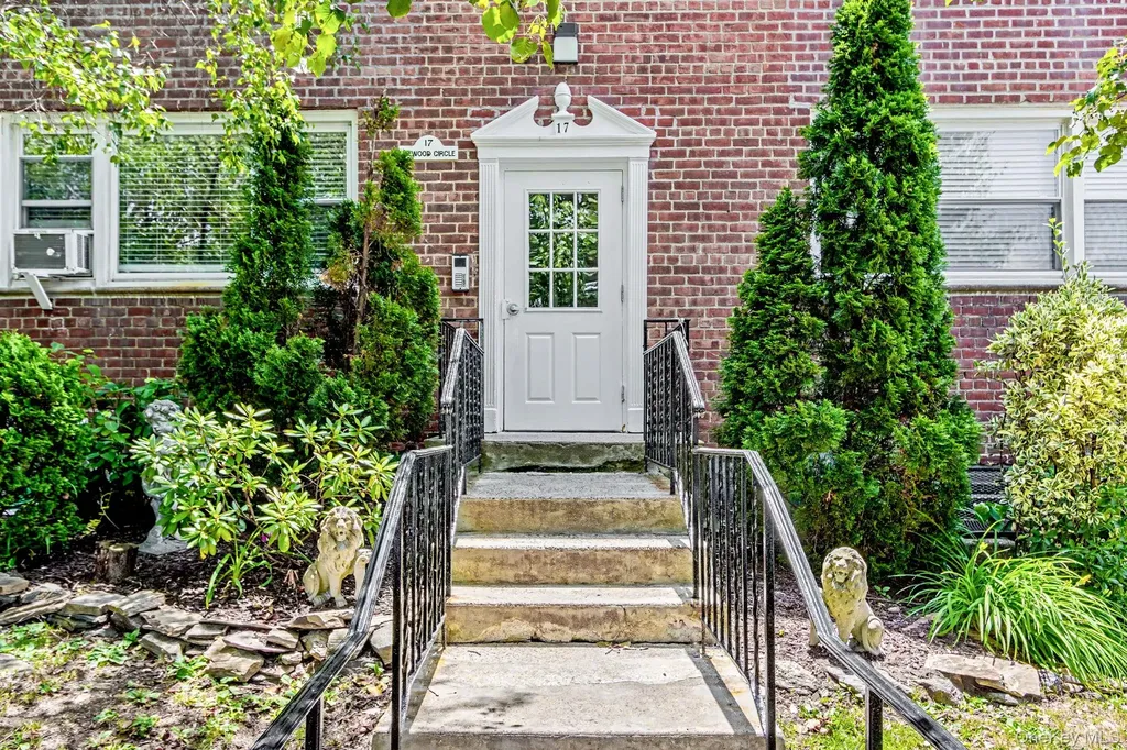 17 Leewood Circle Eastchester NY 10709
