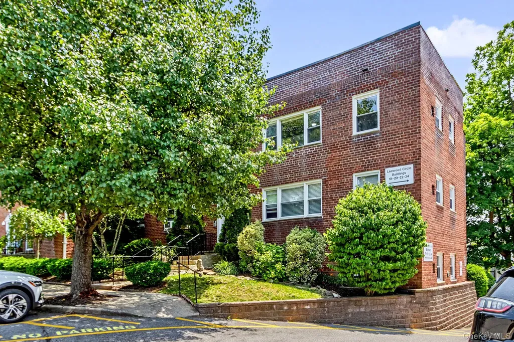 17 Leewood Circle Eastchester NY 10709