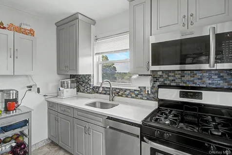 17 Leewood Circle Eastchester NY 10709