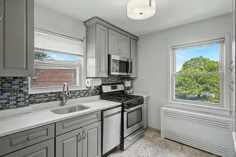 17 Leewood Circle Eastchester NY 10709