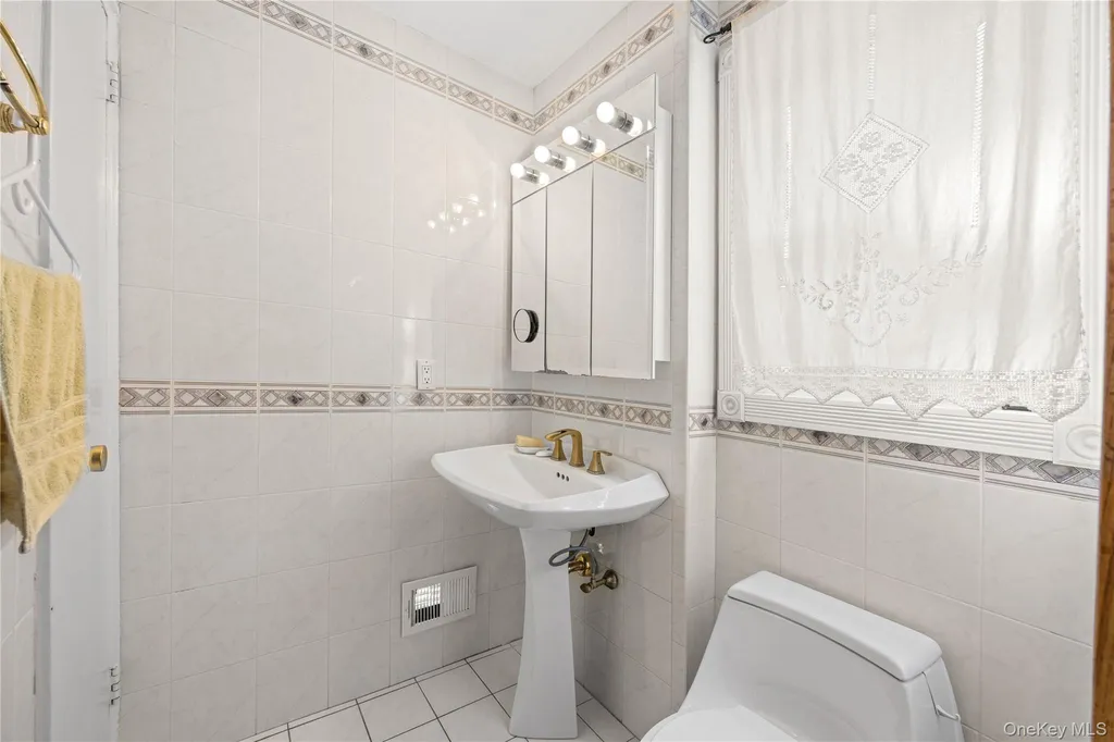 81 Avondale Road Yonkers NY 10710