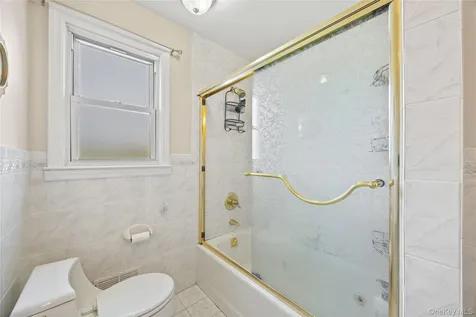 81 Avondale Road Yonkers NY 10710
