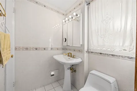 81 Avondale Road Yonkers NY 10710