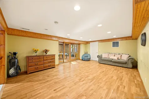 81 Avondale Road Yonkers NY 10710