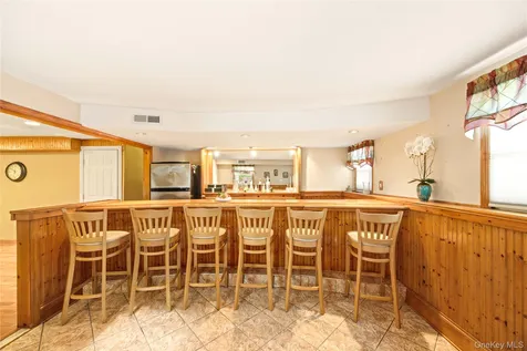 81 Avondale Road Yonkers NY 10710
