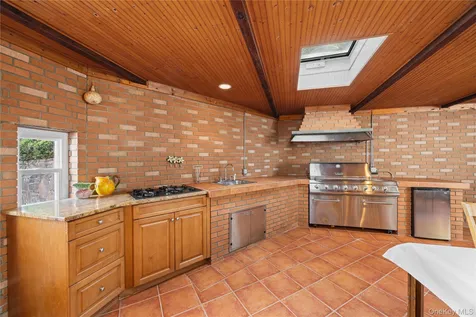 81 Avondale Road Yonkers NY 10710
