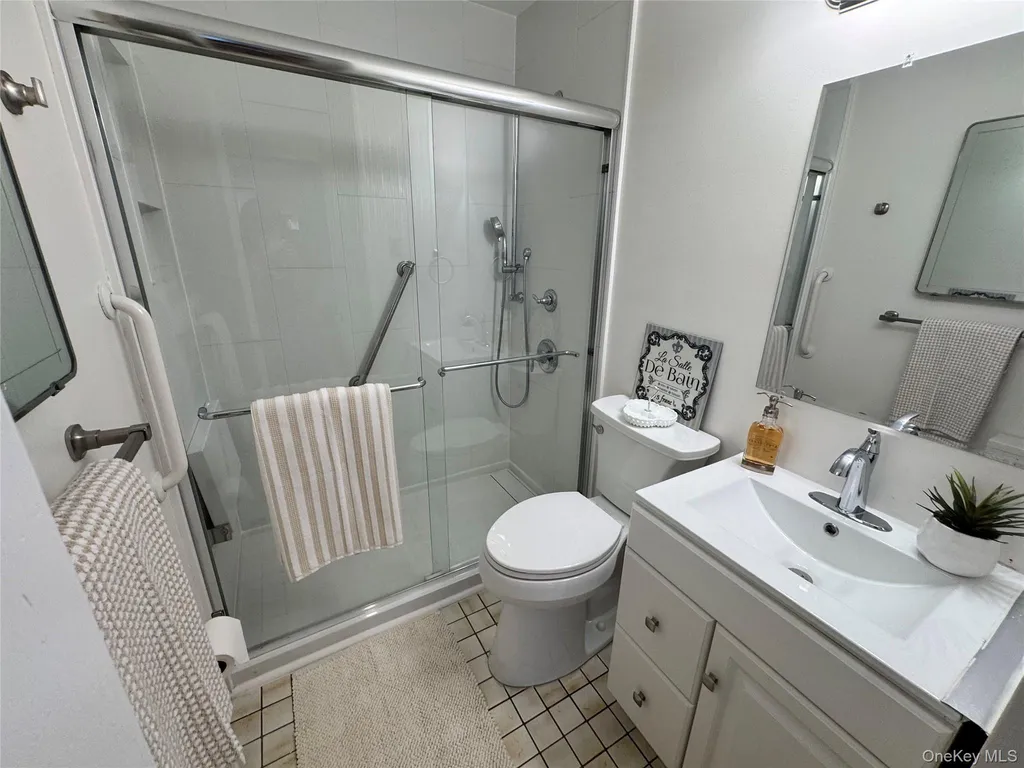 41 Mohawk Drive North Babylon NY 11703