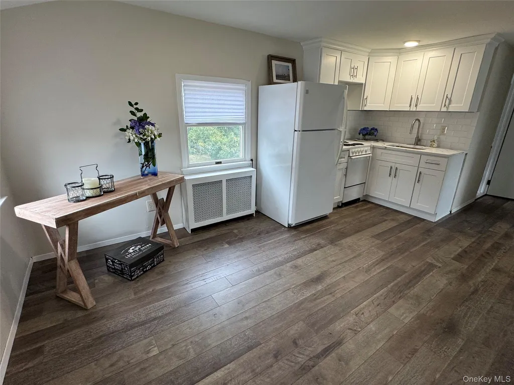 41 Mohawk Drive North Babylon NY 11703
