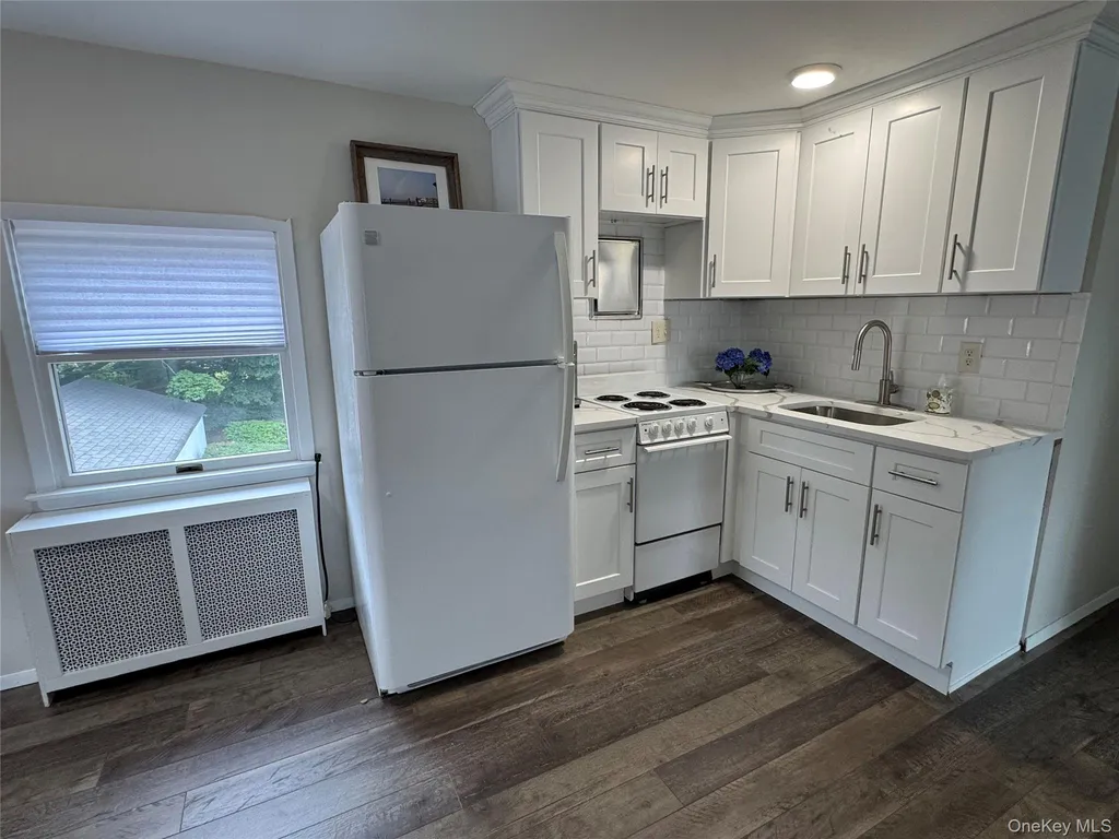 41 Mohawk Drive North Babylon NY 11703