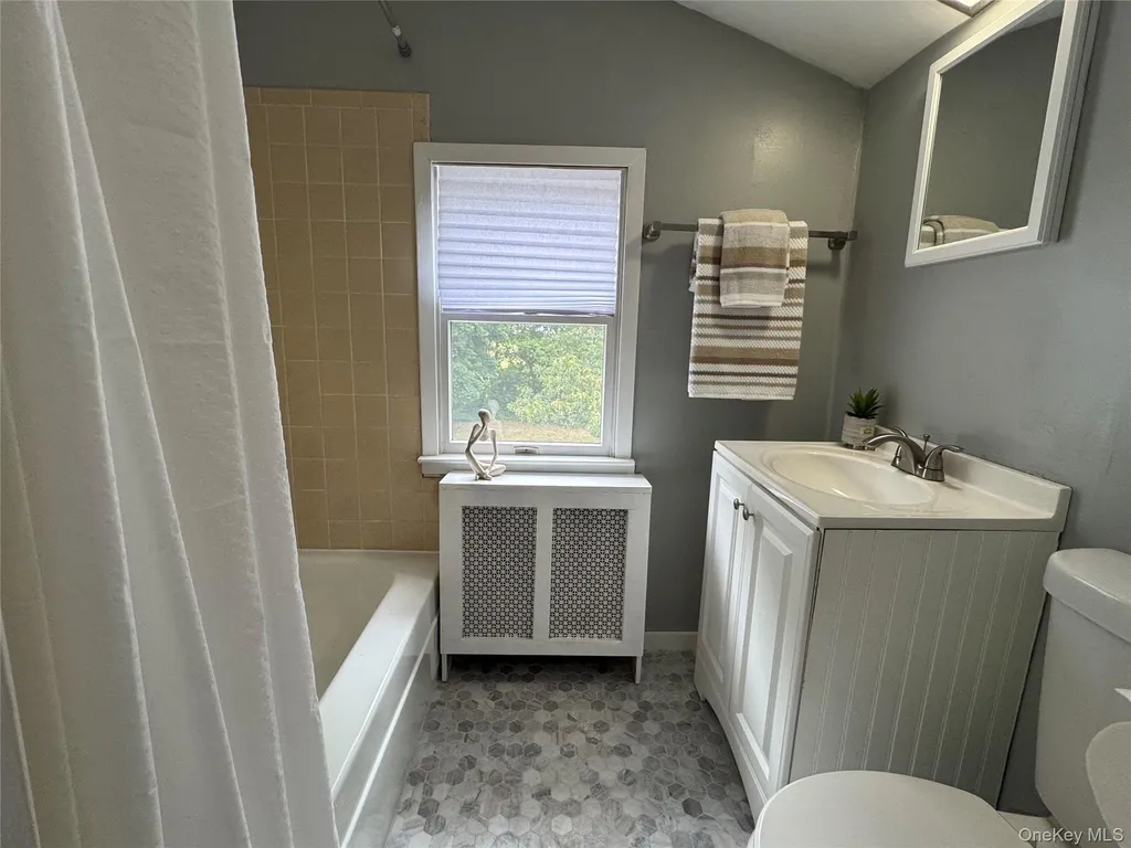 41 Mohawk Drive North Babylon NY 11703