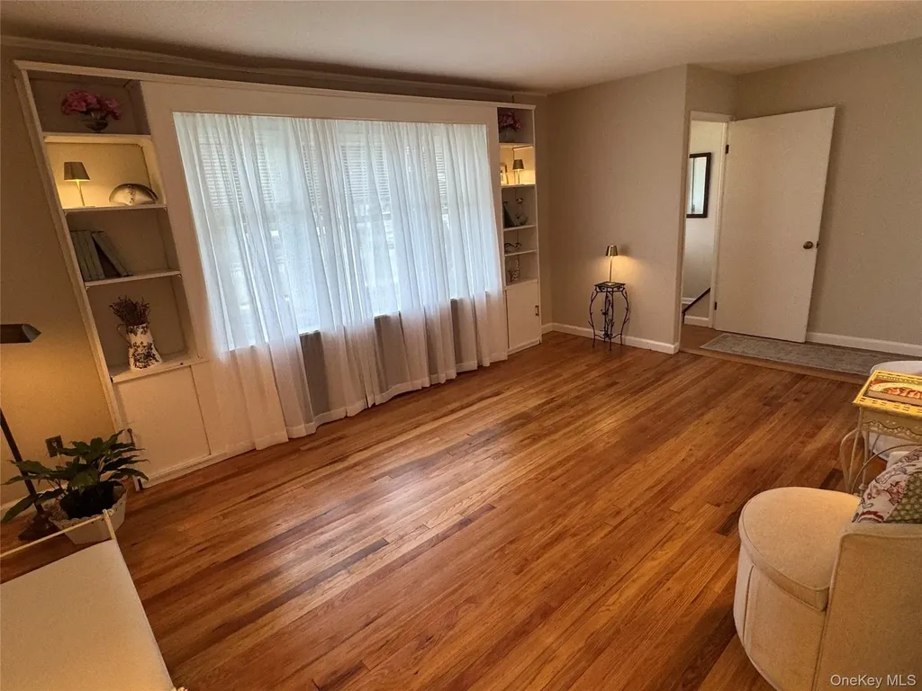 41 Mohawk Drive North Babylon NY 11703