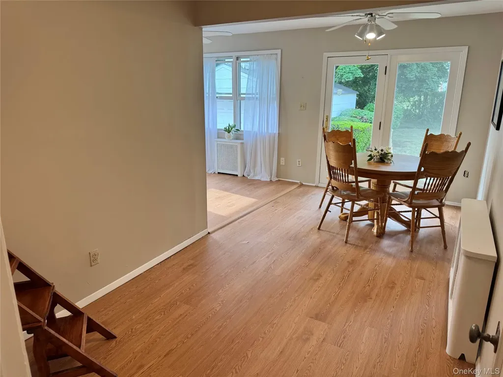 41 Mohawk Drive North Babylon NY 11703