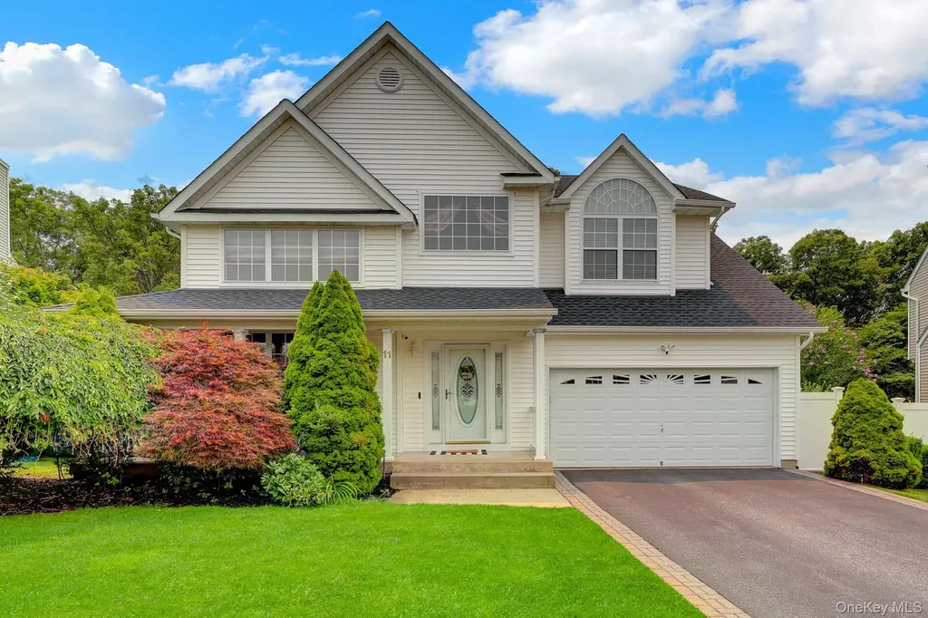 11 Scenicview Crescent Manorville NY 11949