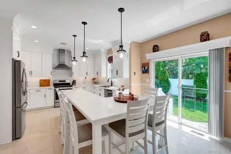 11 Scenicview Crescent Manorville NY 11949