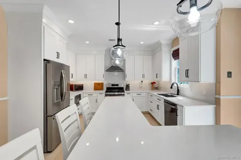 11 Scenicview Crescent Manorville NY 11949
