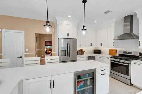 11 Scenicview Crescent Manorville NY 11949