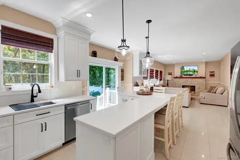 11 Scenicview Crescent Manorville NY 11949
