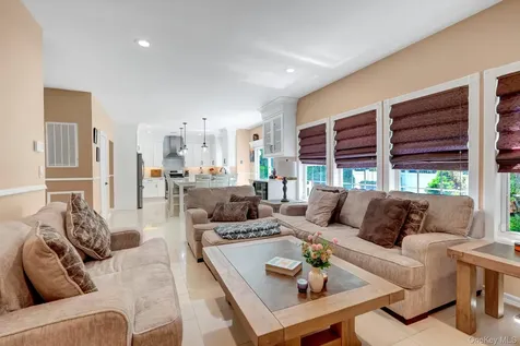 11 Scenicview Crescent Manorville NY 11949