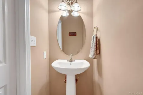 11 Scenicview Crescent Manorville NY 11949