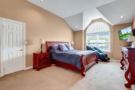 11 Scenicview Crescent Manorville NY 11949