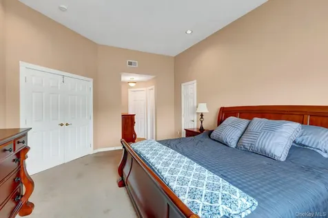 11 Scenicview Crescent Manorville NY 11949