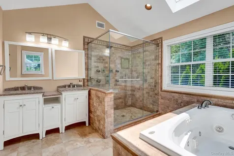 11 Scenicview Crescent Manorville NY 11949