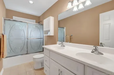 11 Scenicview Crescent Manorville NY 11949
