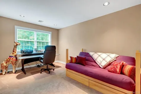 11 Scenicview Crescent Manorville NY 11949