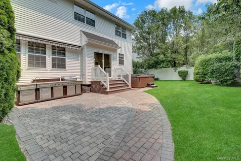 11 Scenicview Crescent Manorville NY 11949