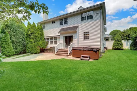 11 Scenicview Crescent Manorville NY 11949