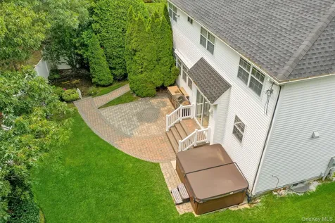 11 Scenicview Crescent Manorville NY 11949