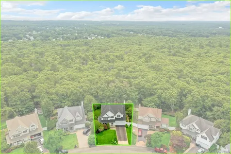 11 Scenicview Crescent Manorville NY 11949