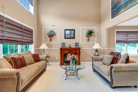 11 Scenicview Crescent Manorville NY 11949