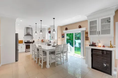 11 Scenicview Crescent Manorville NY 11949