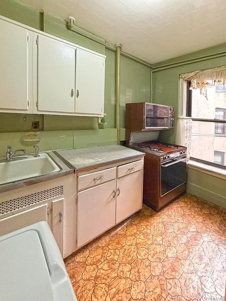 137 West 142nd Street #2D 142nd Street New York (manhattan) NY 10030
