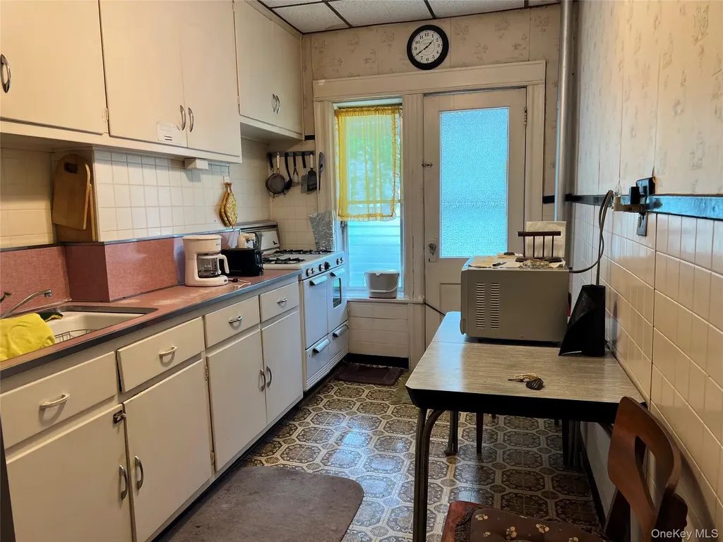 79-36 77 Avenue Glendale NY 11385