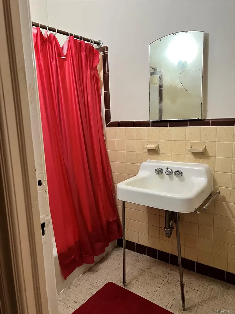 79-36 77 Avenue Glendale NY 11385