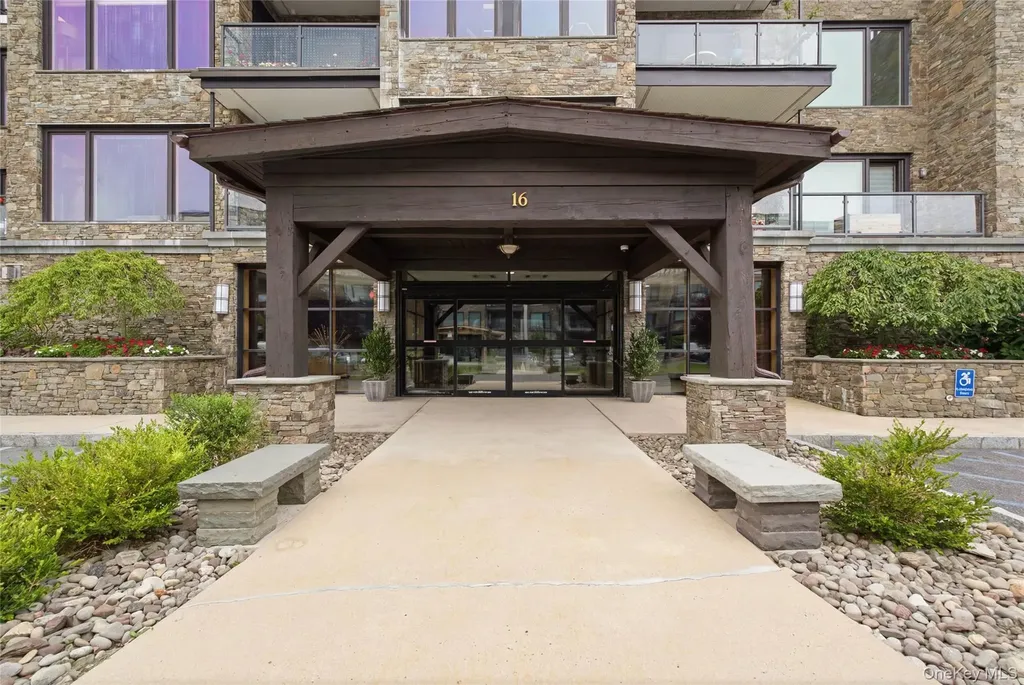 16 Rivers Edge Drive Tarrytown NY 10591
