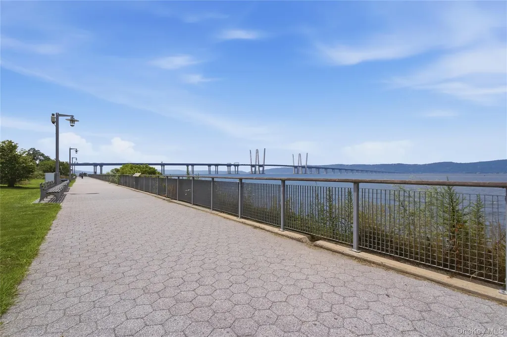 16 Rivers Edge Drive Tarrytown NY 10591